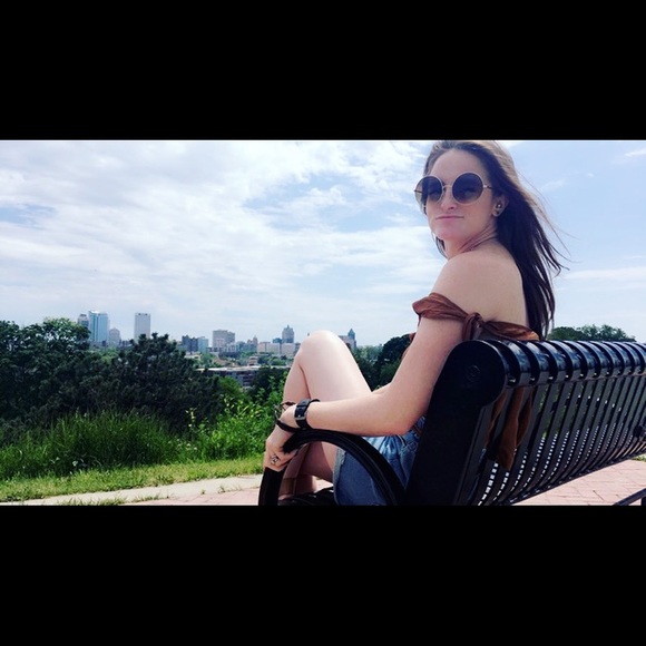 Meet your posher, AllieA - Picture 8 of 9